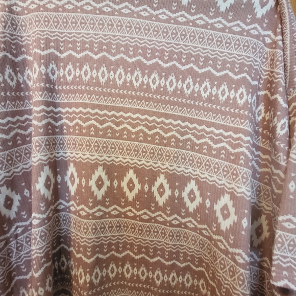 Aztec Print Top - Picture 3 of 5